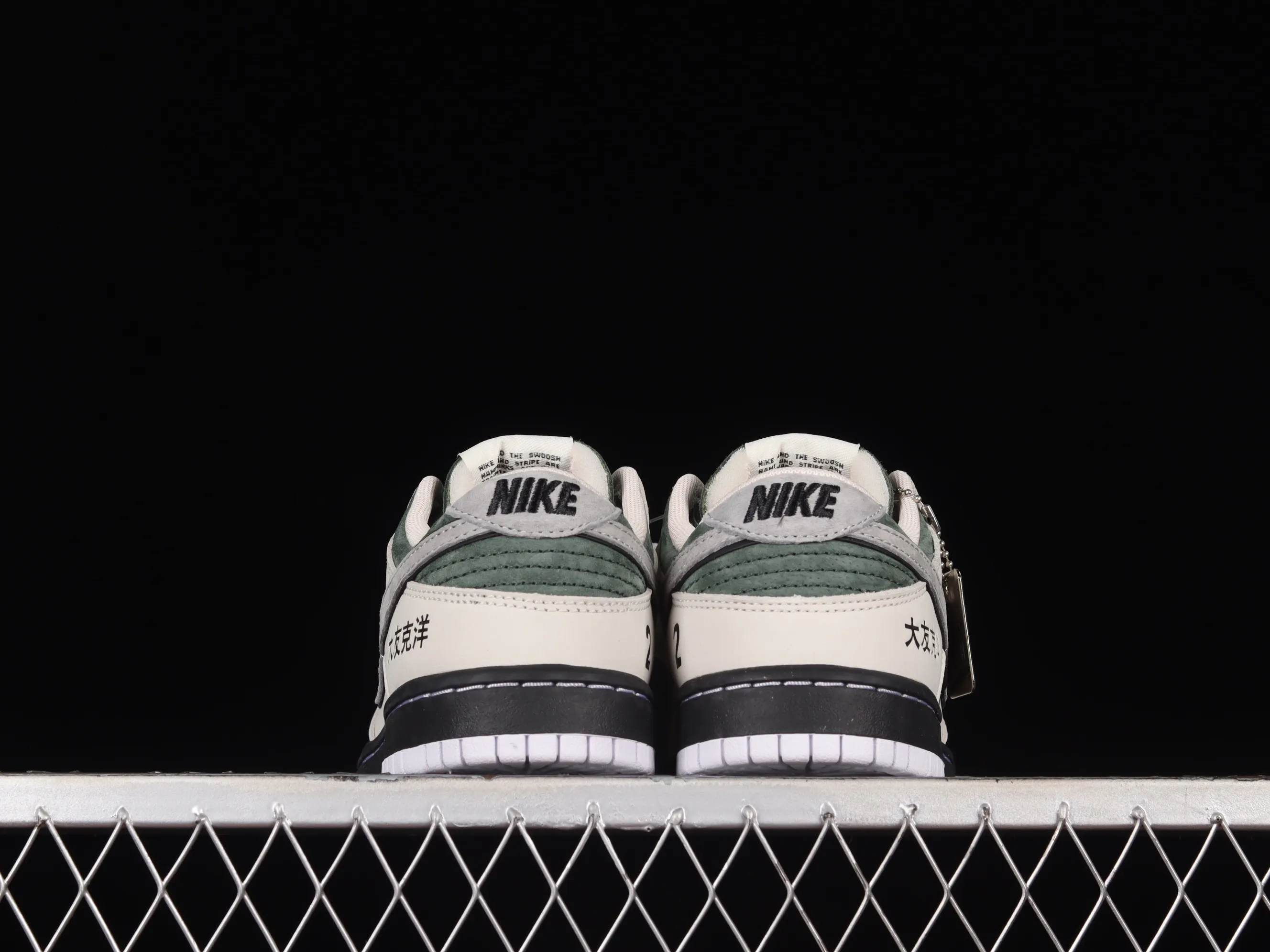 All Categories Nk SB Dunk Series Nk SB Dunk Low Low-top sneakers Otomo Katsuhiro x Nk SB Dunk Low "Steamboy OST" Otomo Katsuhiro co-branded SB low-top sports and leisure sneakers LP3445-002